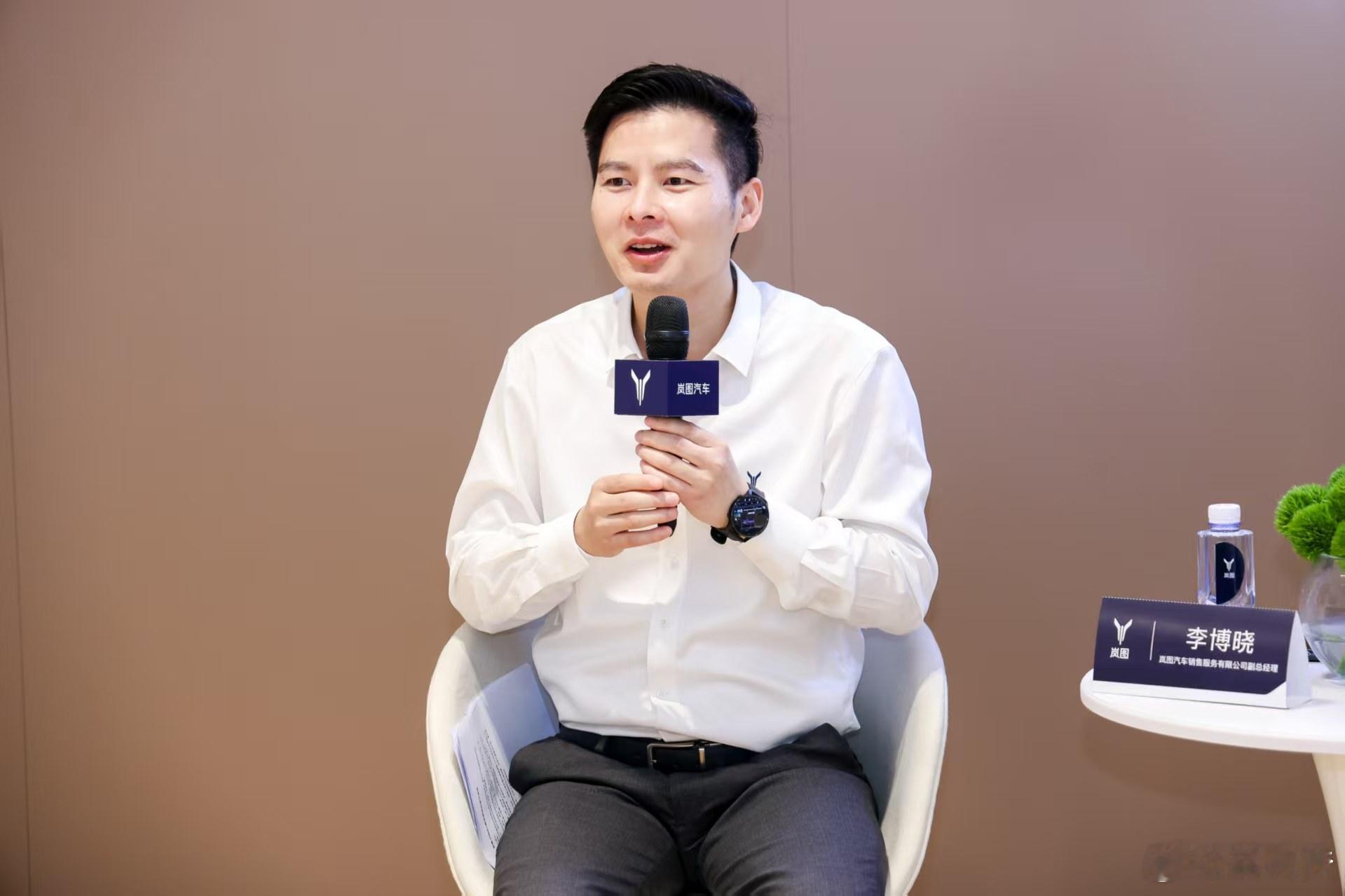 “岚图FREE+要做细分市场Top3”这是岚图汽车CEO卢放对这台车的期望，而我
