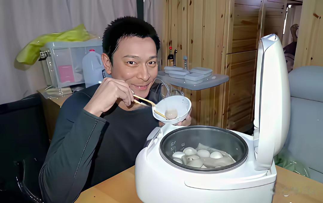 刘德华即使身价过亿，也吃的那么平淡 