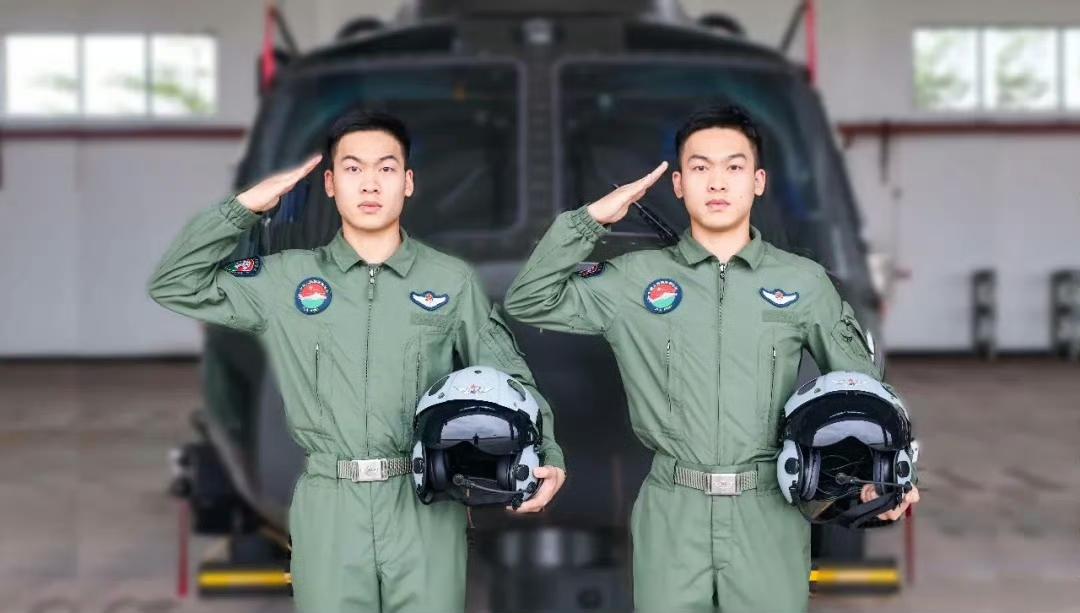 陆航的双胞胎飞行员报道了