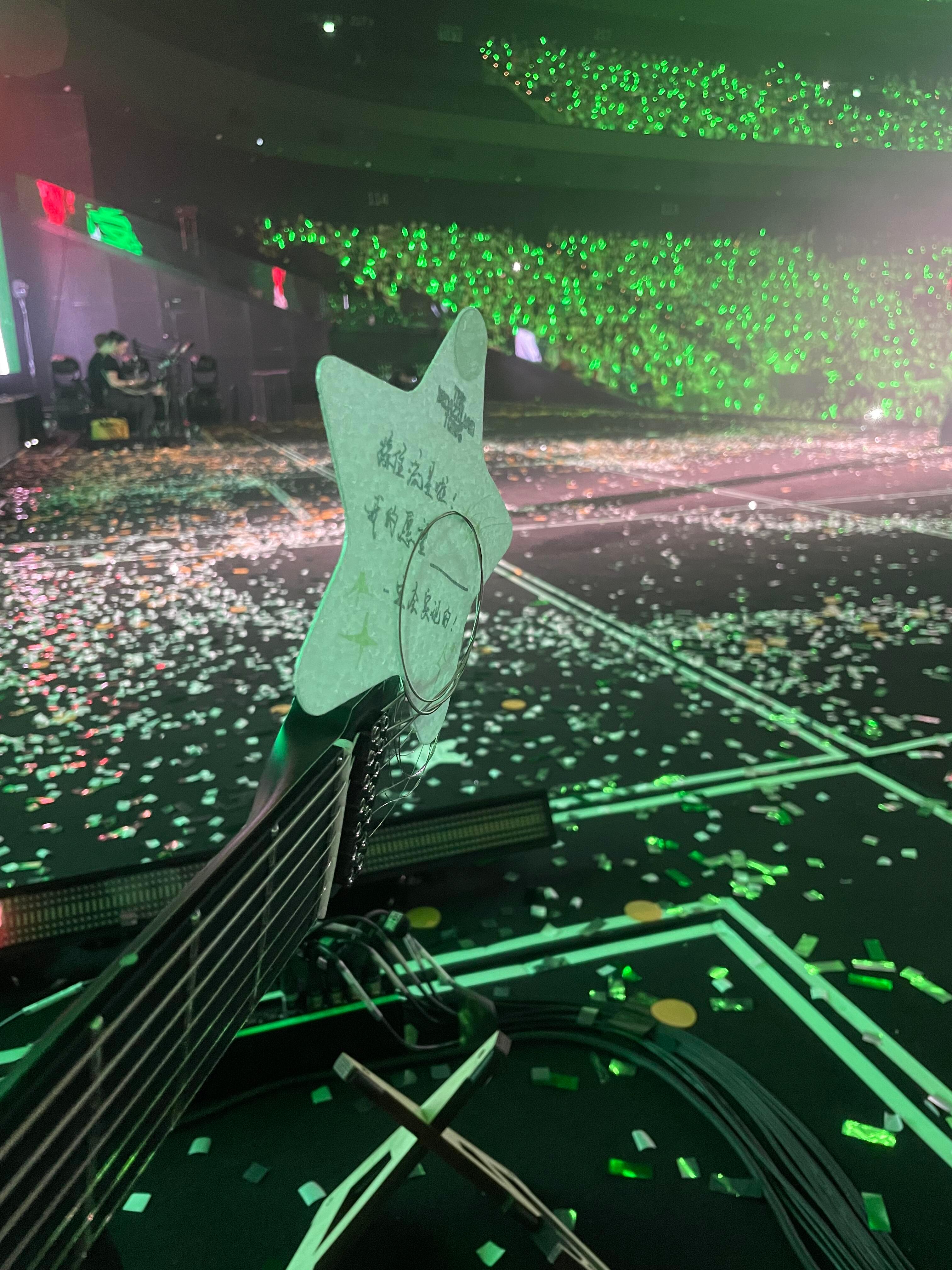 我和王源今年的最后一场演唱会客厅狂欢正式下班  澳门再见      