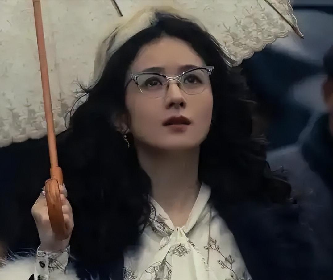 杨幂在《酱园弄》李压过赵丽颖了？

最近《酱园弄》在如火如荼地首映中，一大波网友
