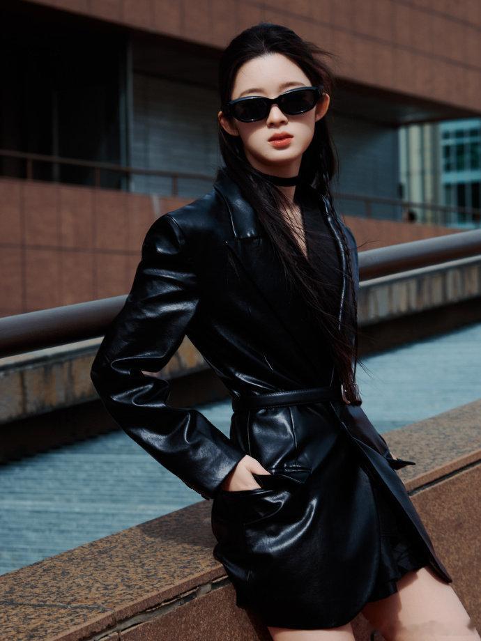 黄杨钿甜踩高跟鞋舞剑黄杨钿甜穿高跟鞋舞剑 真的被黄杨钿甜惊艳到！穿高跟鞋还能把剑