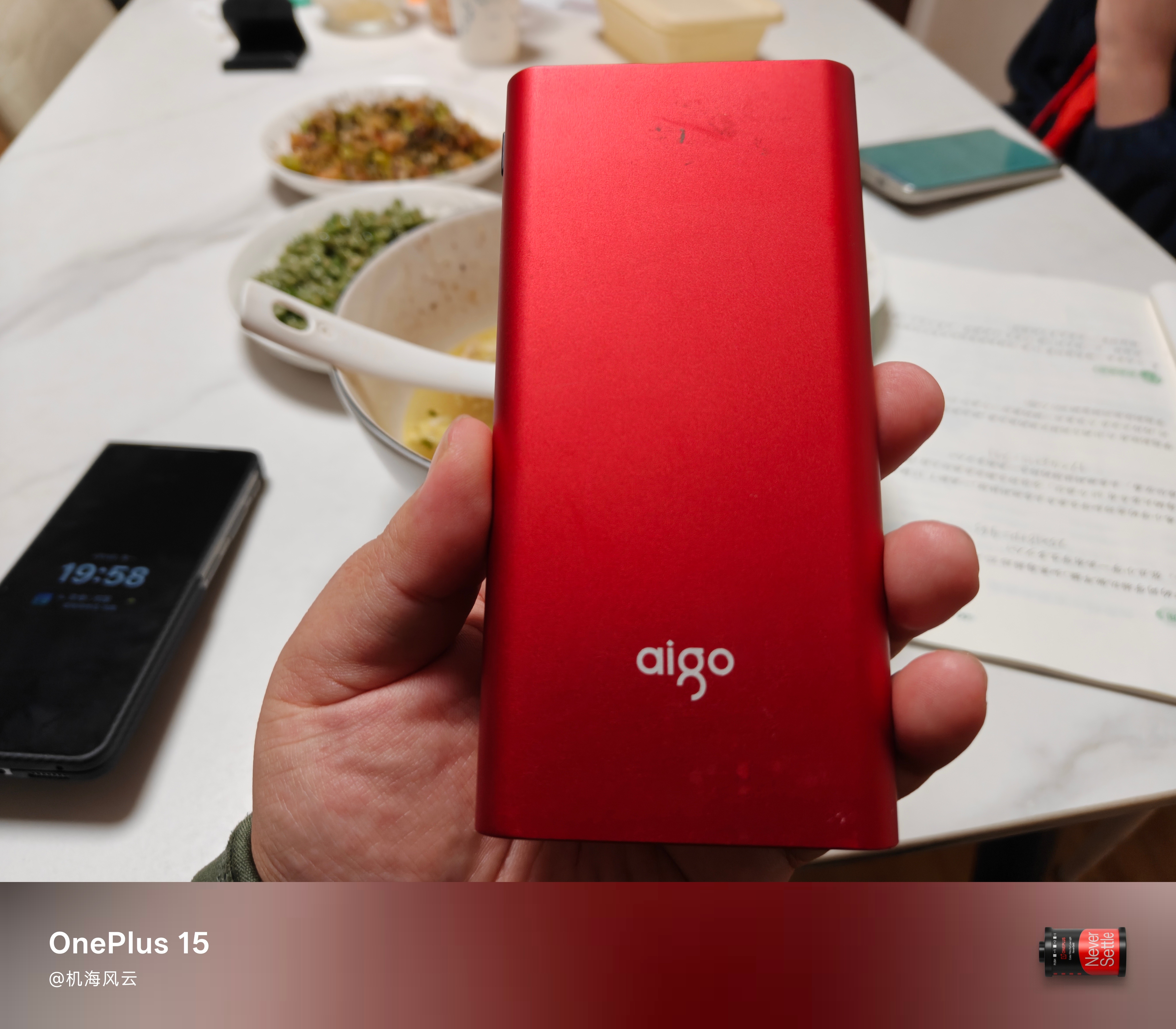 刚我妈给我找衣服，居然翻出了一个爱国者（当年很火的）充电宝，可惜没3C标，不然真