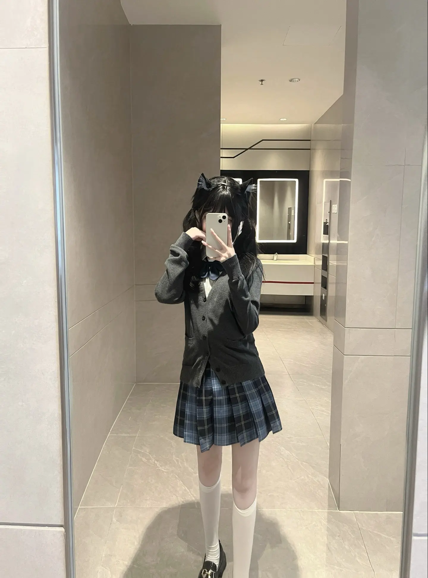 明明两手空空，为何心事重重。