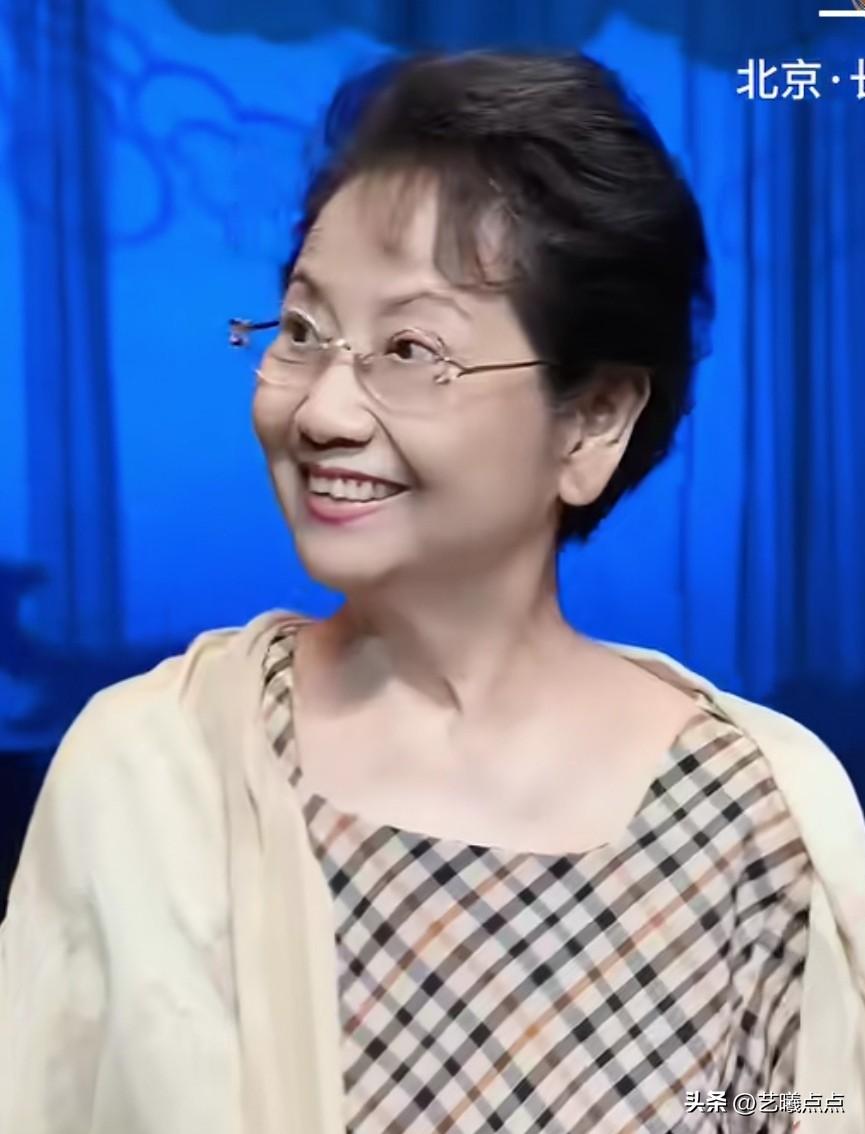 近日，79岁的著名京剧表演艺术家李维康和耿其昌现身郭玮专场演出现场。
这对京剧艺
