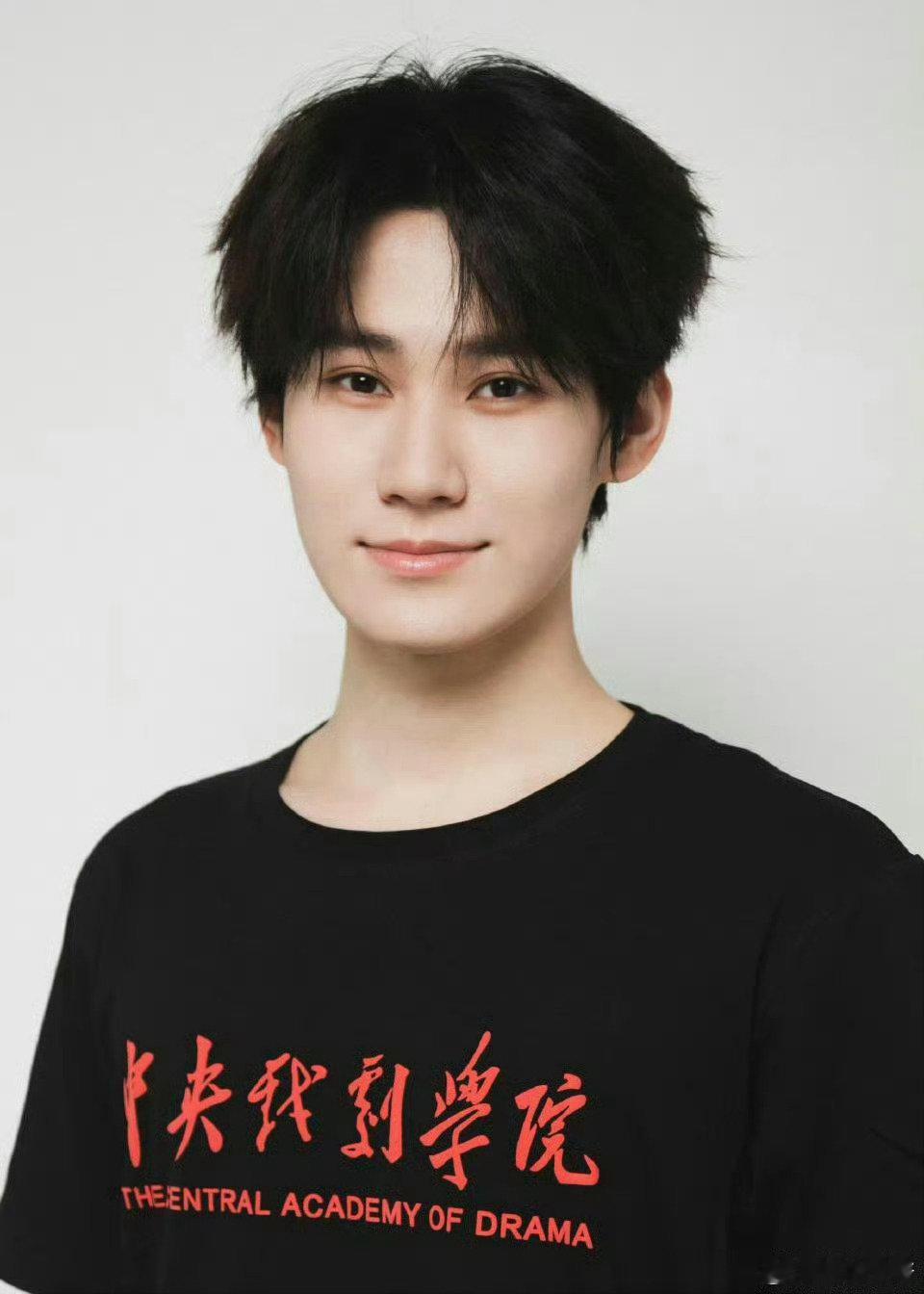 李昀锐和张真源哪个更适合跑男？ 