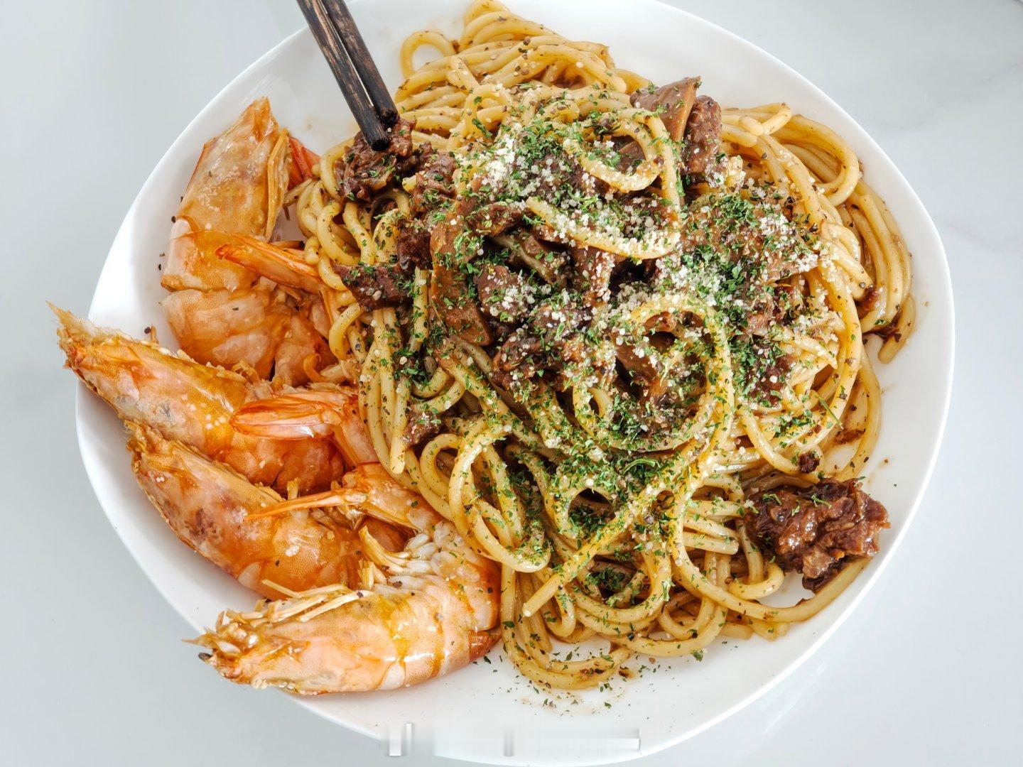 没赶上大哥的饺子大哥单独给做了份大虾意面。油菜扇贝肉。