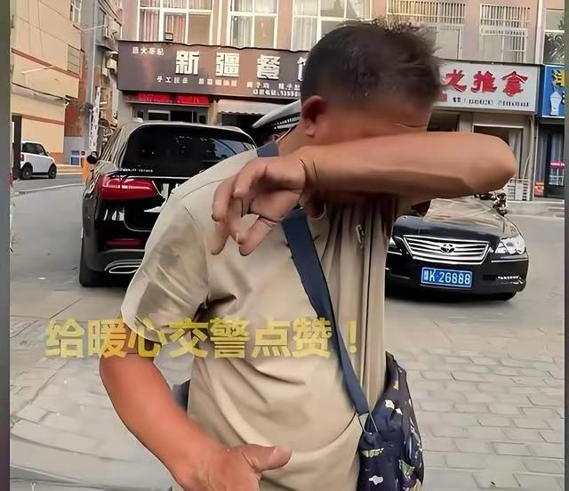 上海交警执法刷屏：依规开出200元罚单，转身自掏110元买瓜，刚柔分寸打动无数网