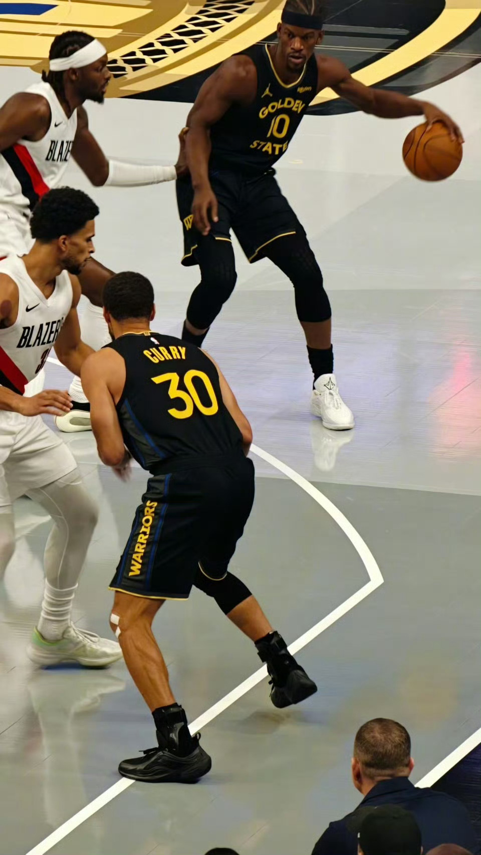 上半场结束，勇士72:65开拓者；库里23分（第二节打了6分钟，6投6中，18分