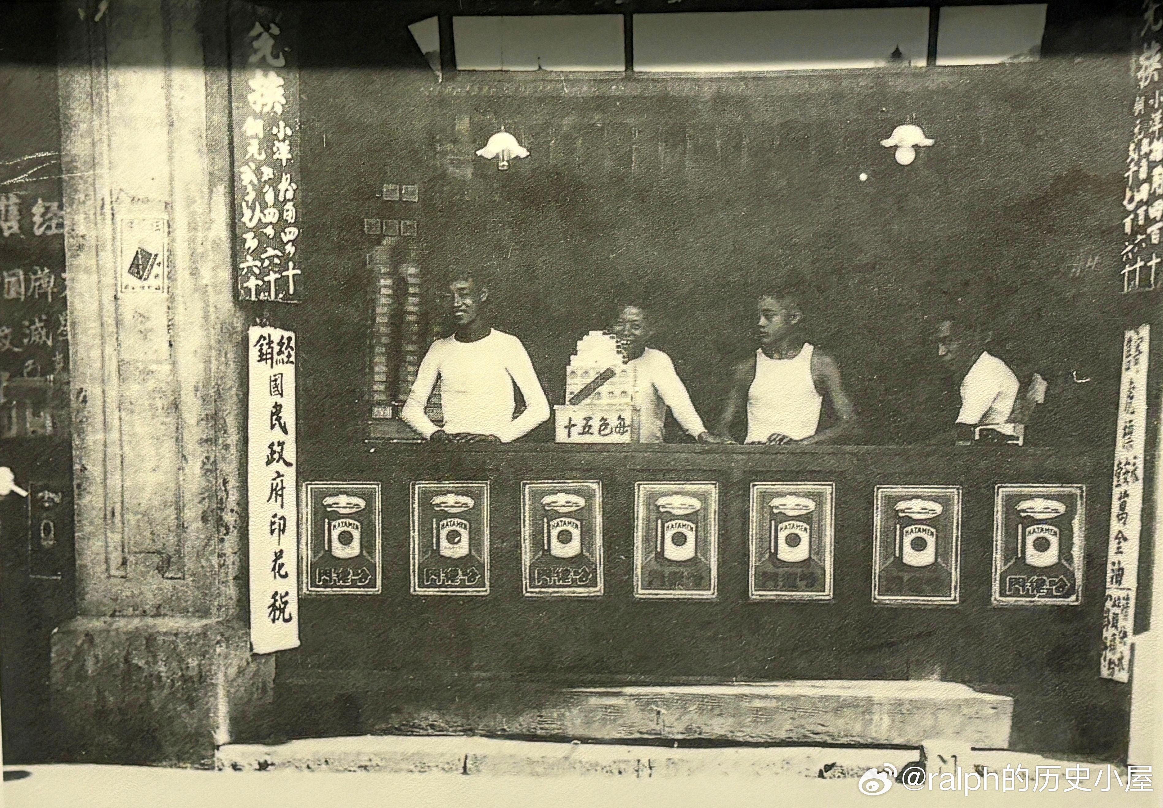 街头烟兑店以前上海钱庄分为汇划庄和一般钱庄。汇划庄称大同行，它们的票据收解，可以