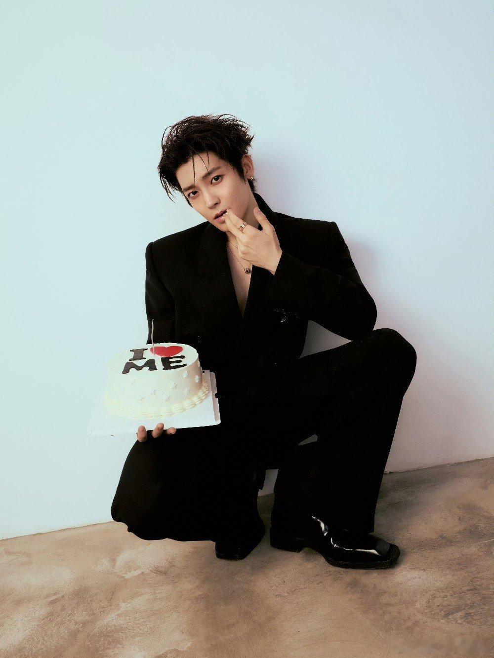 侯明昊29岁生日晒照侯明昊29岁生日来啦，让我们祝小侯生日快乐，新的一岁天天开心
