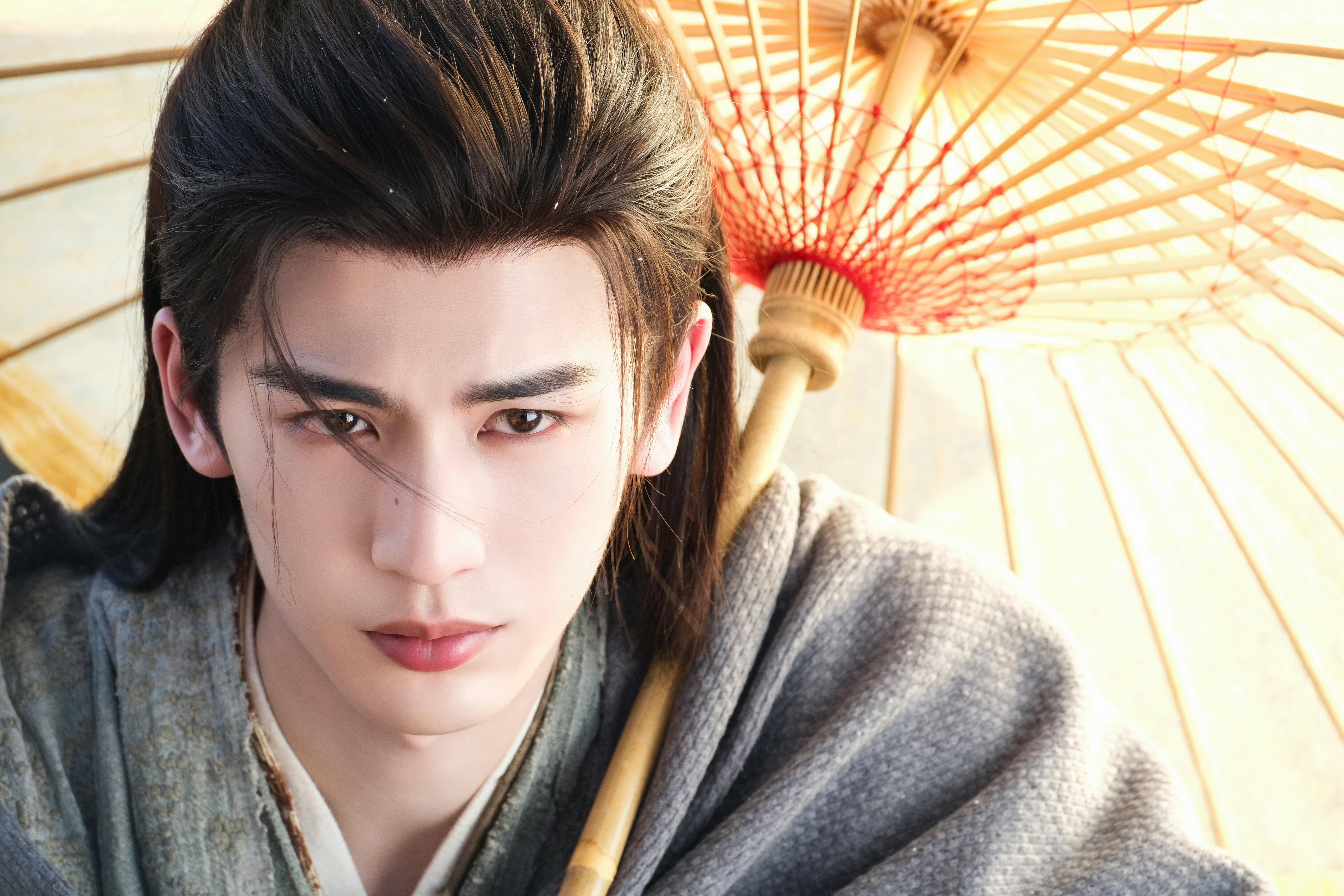 没有人get到这个漫画里的平行四边形眼睛嘛？超绝标准 平行四边形桃花眼 逐玉  