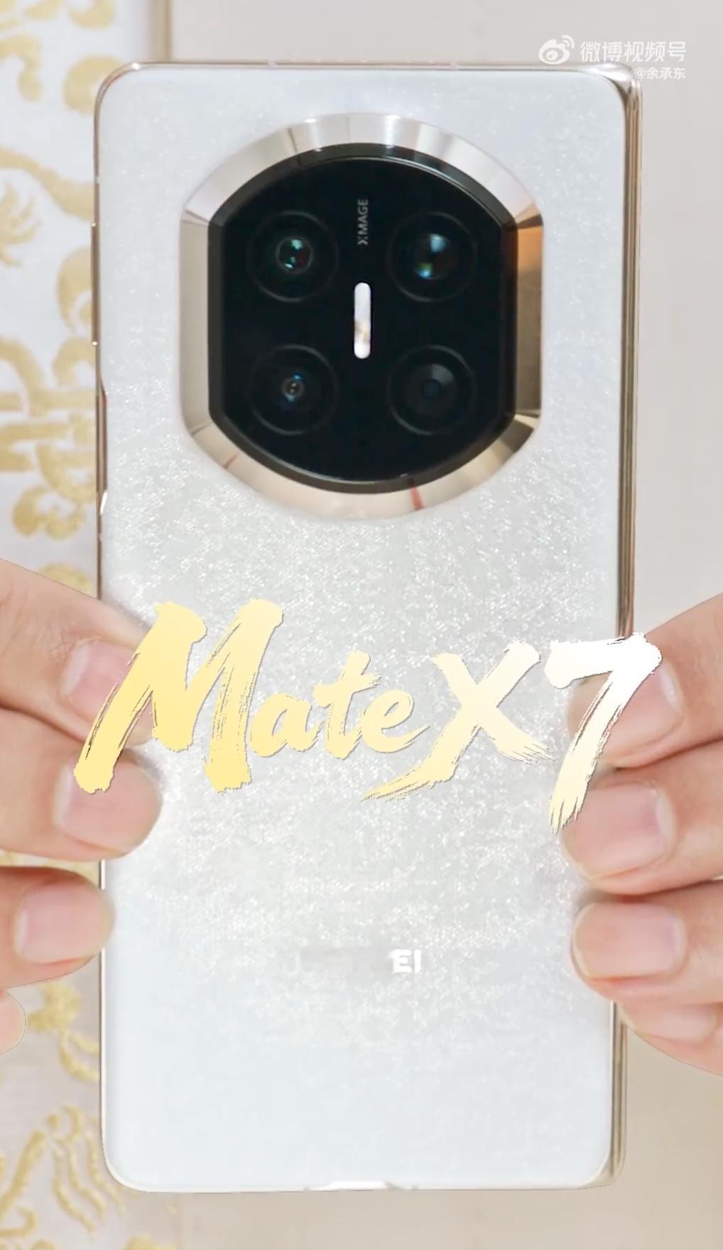 对上了，摄像头Deco就是前两天露出的线稿的样子外观变化还是比较大的，而且，从预