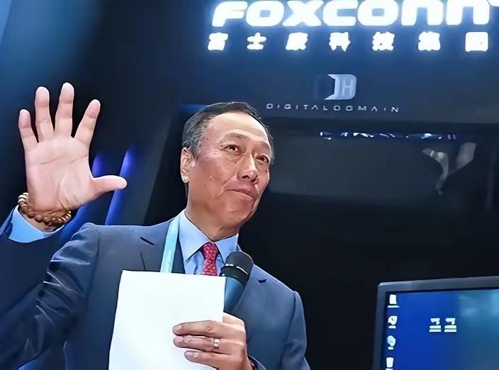 富士康崩得太突然！郭台铭绝对没料到，以前大陆工厂灯火通明的代工巨头，如今像破气球