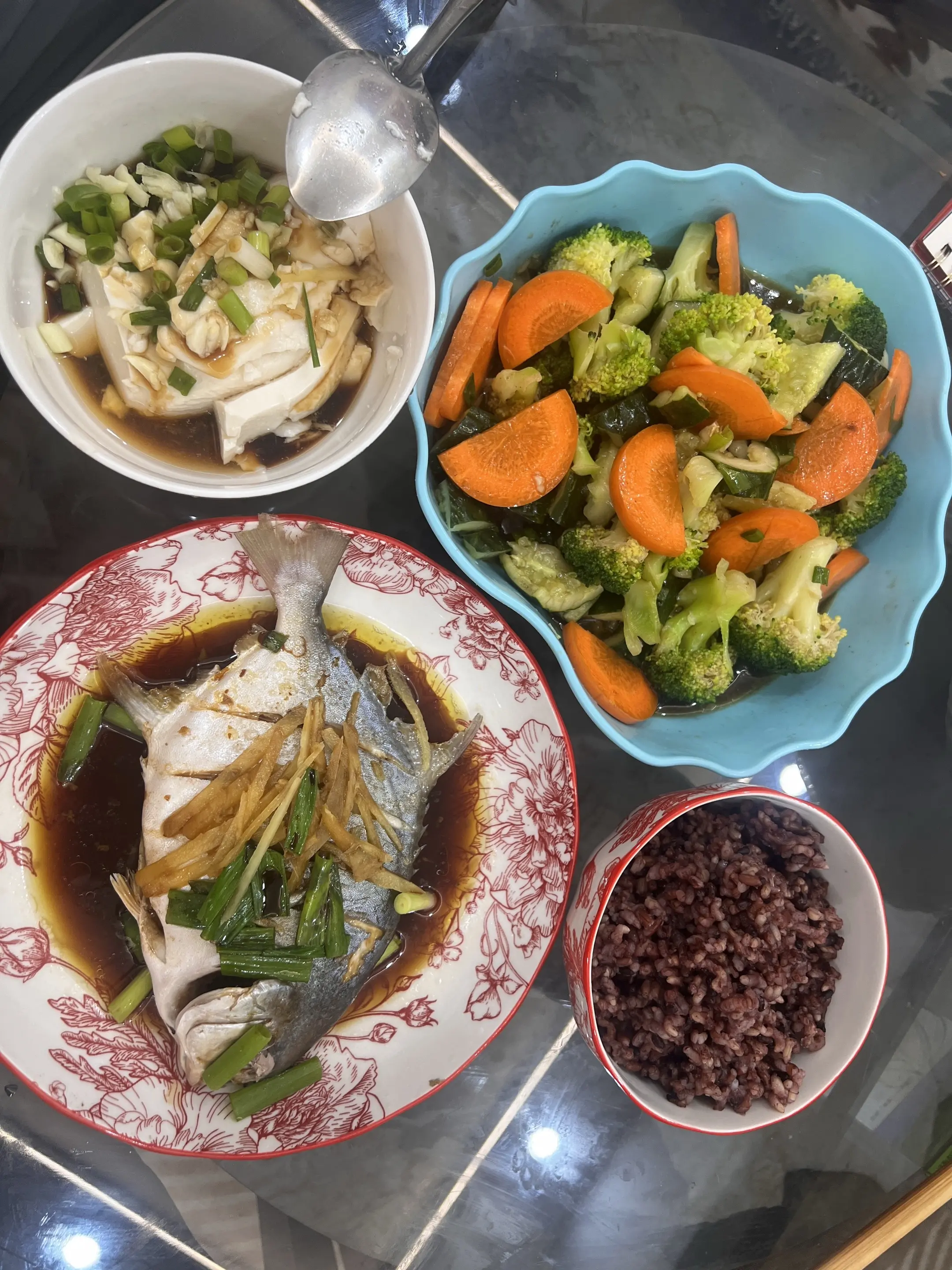 健康饮食，早睡早起，规律健身，就是不挣钱😜，（鱼是巴掌大，豆腐是半块...