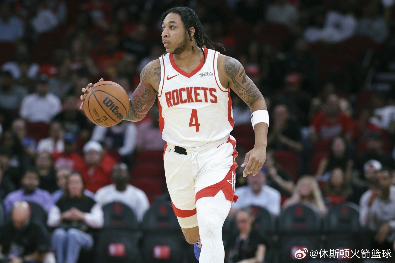 据名记Shams报道，球员经纪人透露，火箭将与后卫JD·戴维森签下一份新的两年合