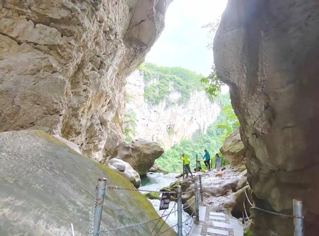 贵州一景区石刻现大日本帝国字样 贵州一景区石刻现大日本帝国字样核心事件2025年