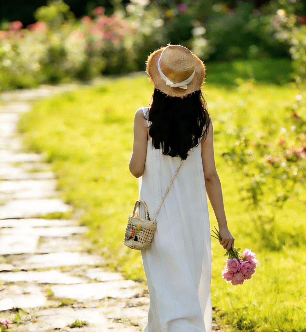 一位历史学家说得透彻：人首先是动物，其次才是人。总把别人当君子，自己注定吃亏；看