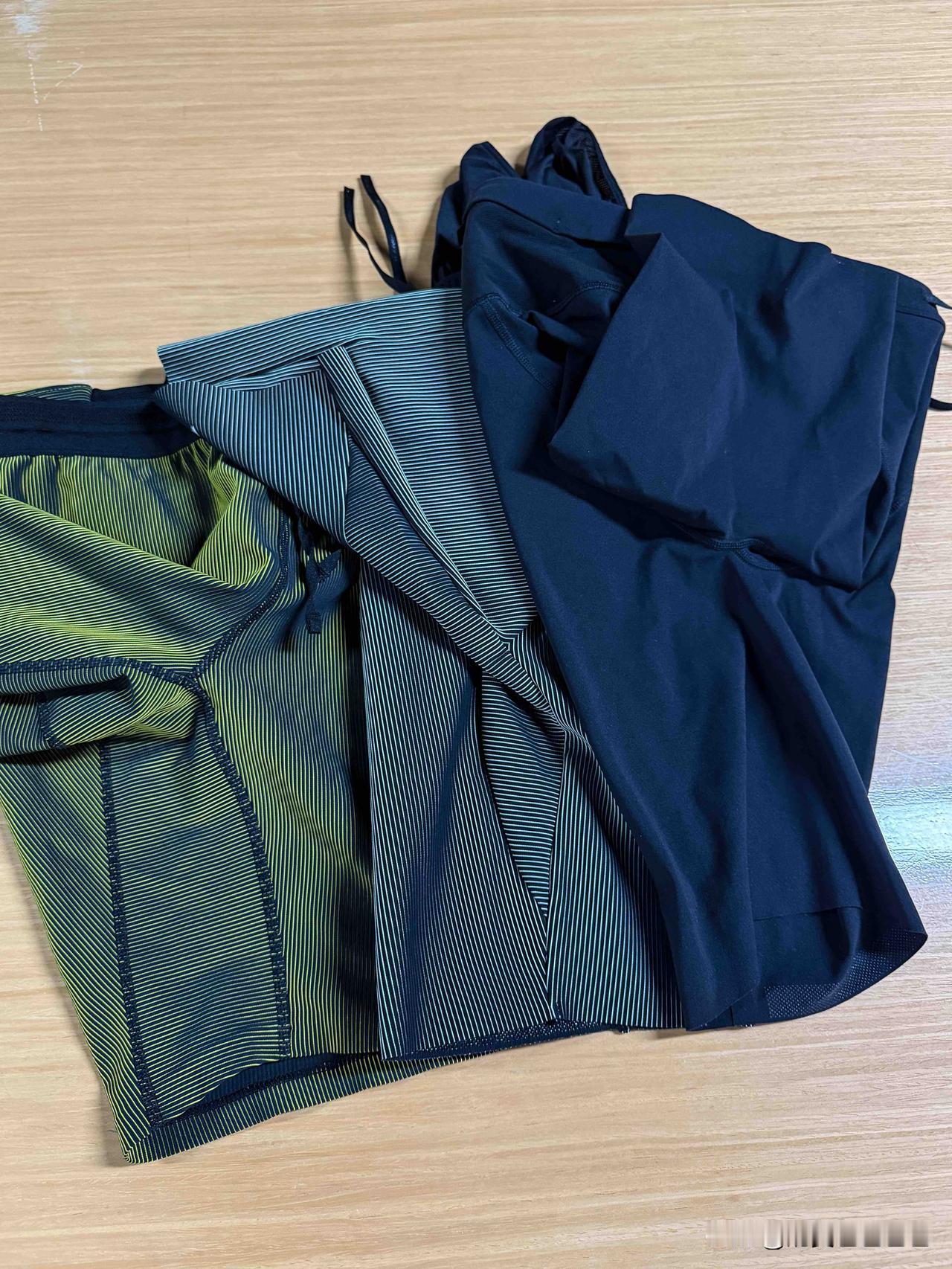 【李宁半弹/高弹短裤，安踏半弹短裤对比】

我个人其实更喜欢skins、cwx、