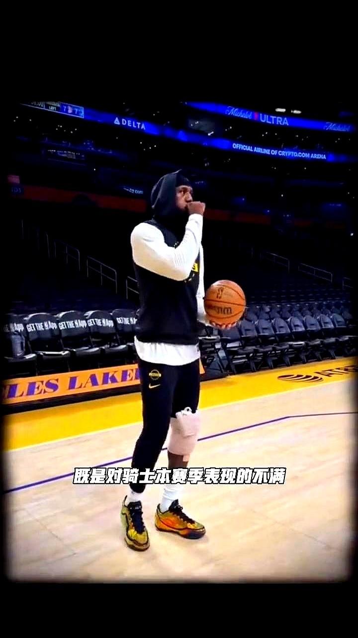 0比4被尼克斯剃光头，骑士刚出局，詹姆斯舅舅就发了张老照片，配文“回家”。詹姆斯