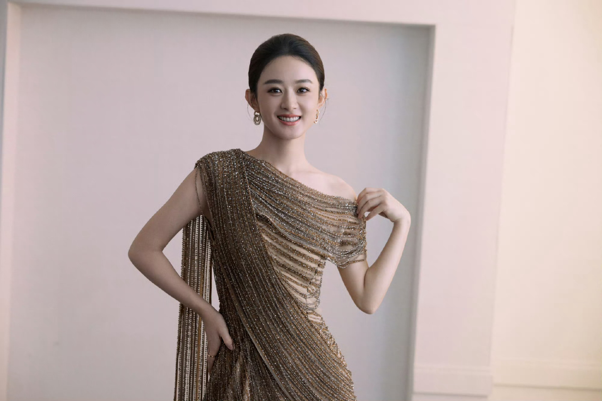 赵丽颖笑容背后的故事赵丽颖的笑容背后 赵丽颖笑容背后的故事 ​​​