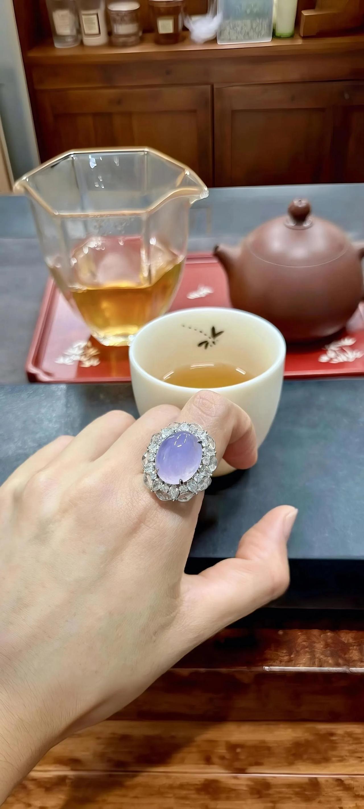 新冰蛋紫！初来炸道，先战术性比个耶✌️
今天这一波属于是“冰”临城下。白冰胭脂配