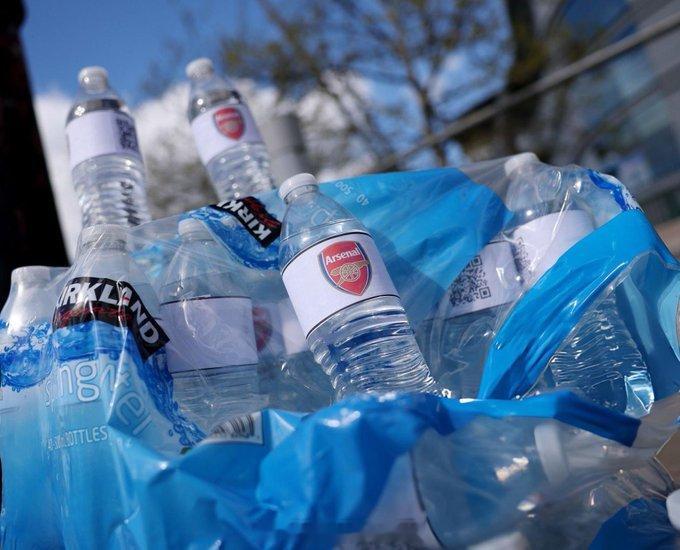 曼城vs阿森纳 盘外招，心理战！今天阿森纳客场迎战曼城之前，印有阿森纳品牌的瓶装