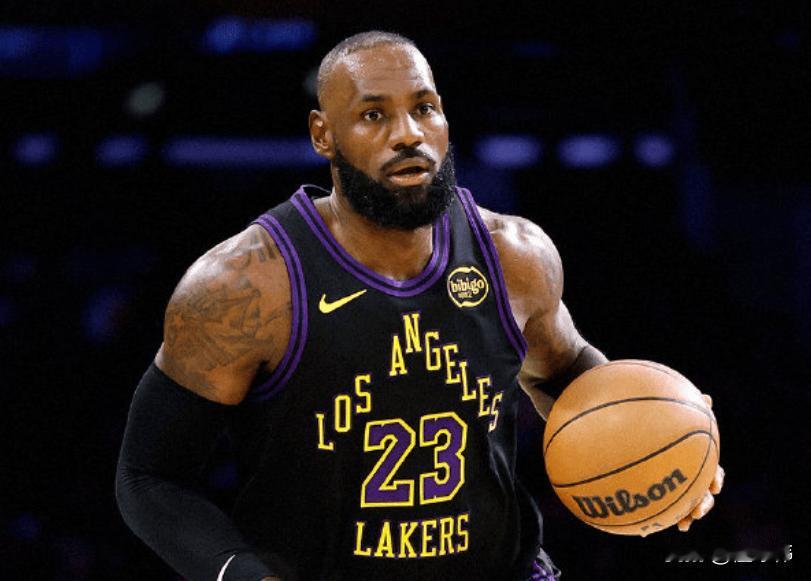 首秀出色！东契奇称赞老大哥詹姆斯：

“这是勒布朗本赛季的首秀，他的表现真的非常