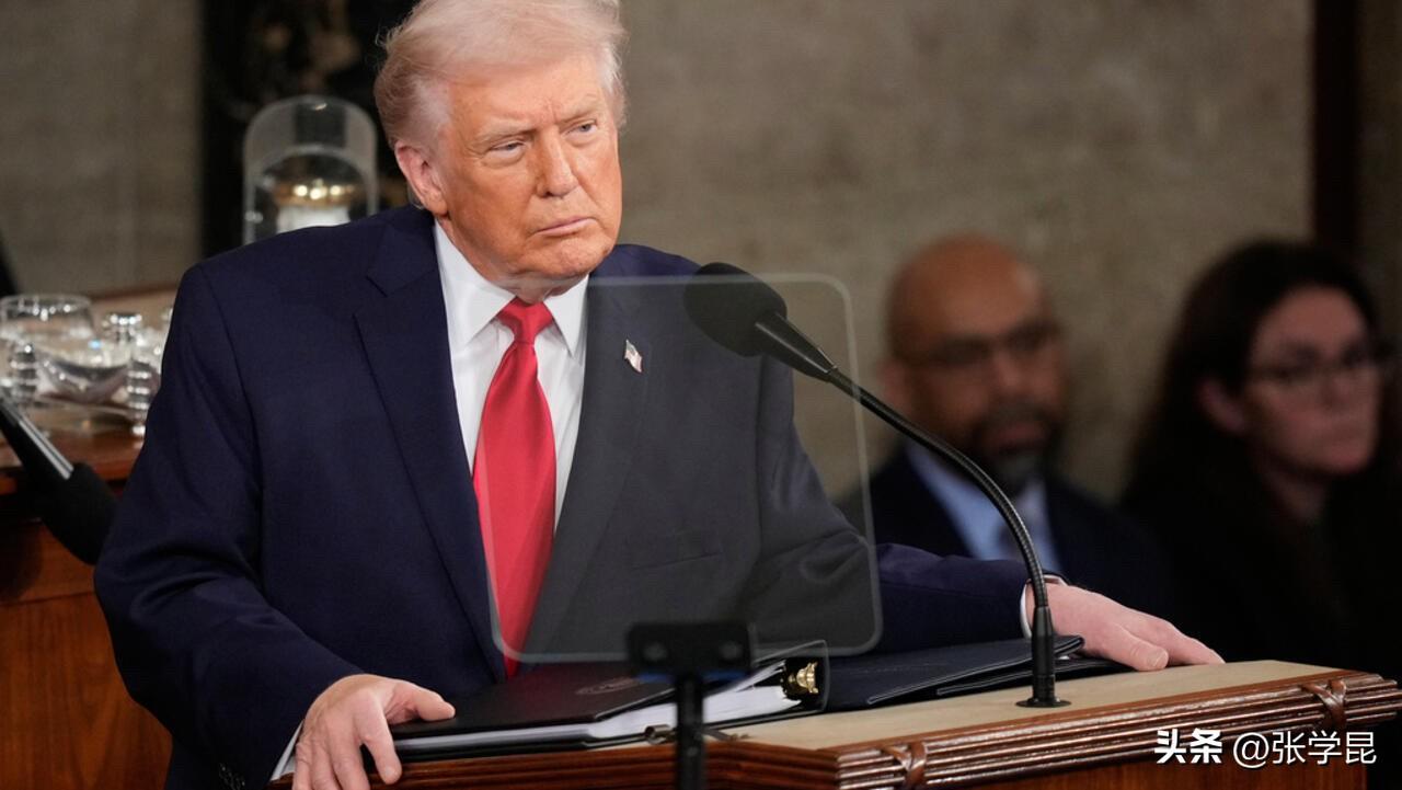 特朗普今天发文说：“白宫记者协会非常友好地邀请我担任今年晚宴的荣誉嘉宾。这项历史