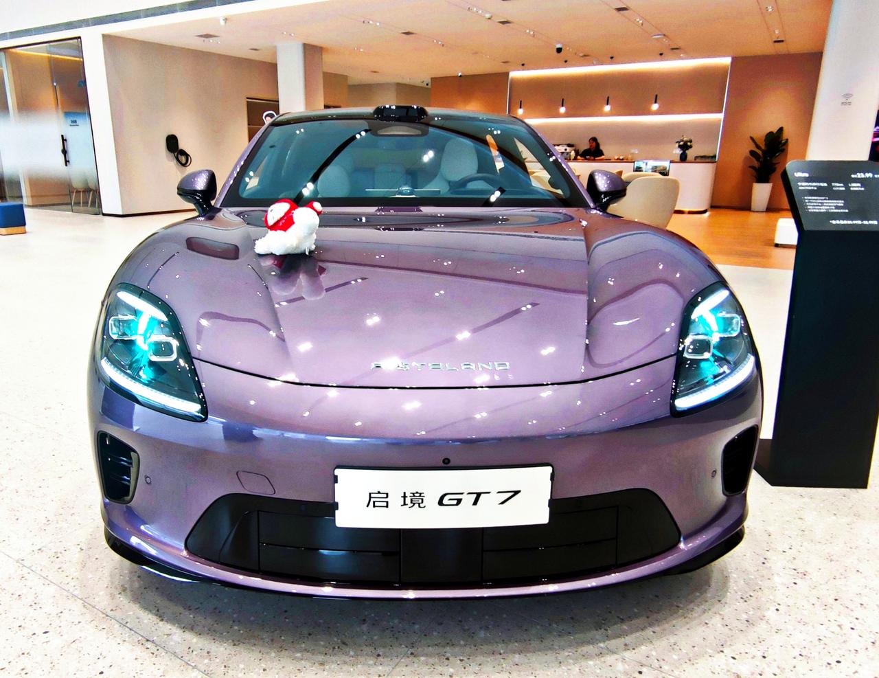 新一代智能猎装《启境GT7》
   启境GT7是广汽集团与华为乾崑联合打造的，一