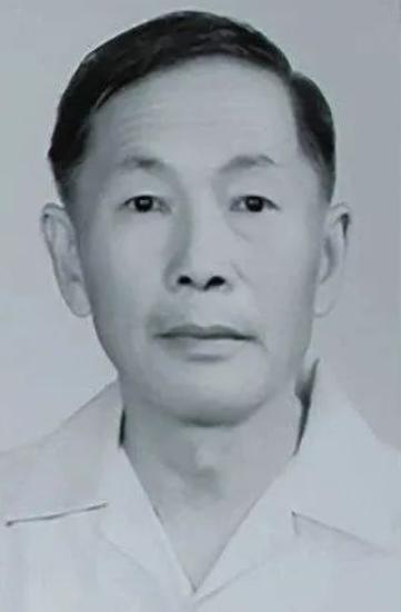 1989年，几名美国中情局探员突然出现在一位中国老人的家门口，出示证件后，直接对