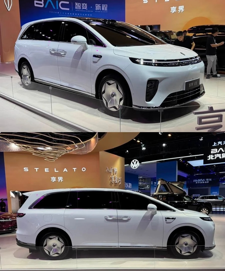 享界V8是一辆长得眉清目秀的MPV，车头圆润，线条流畅，一点登味都没有~ 
