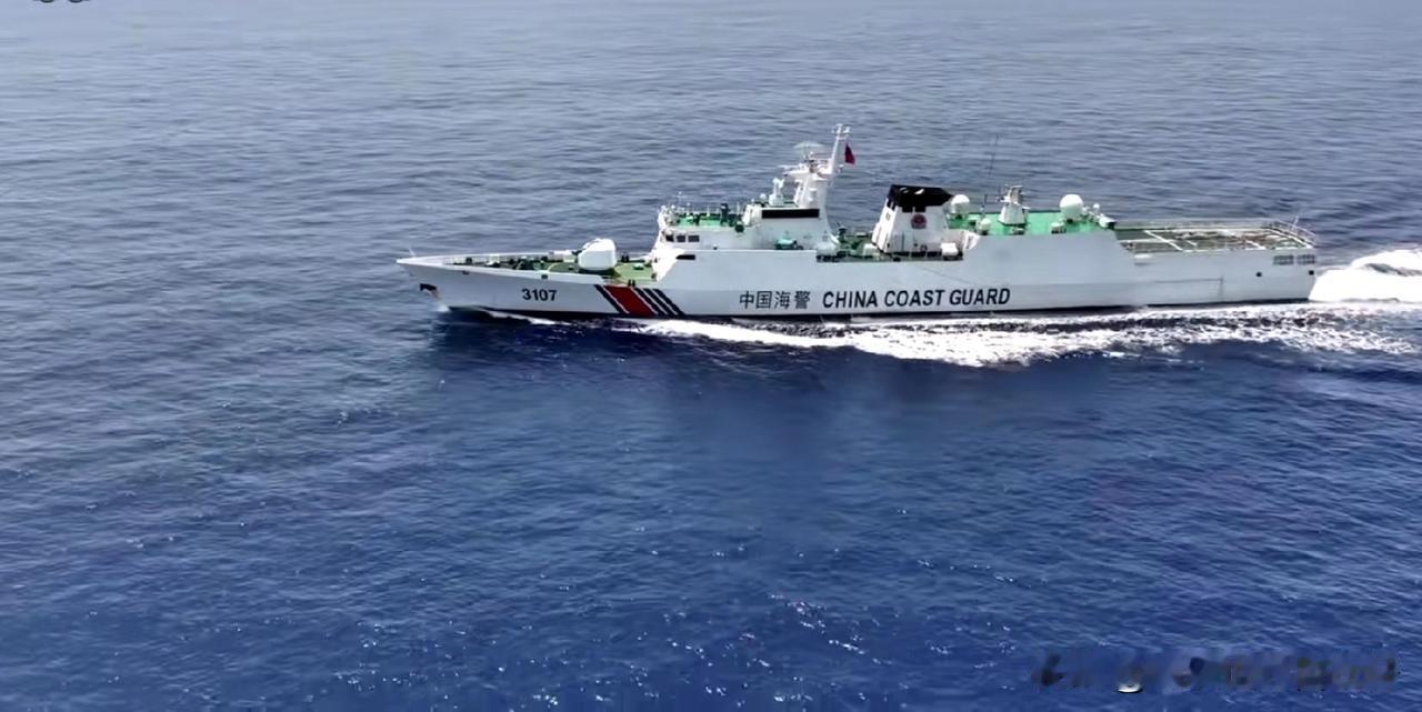 8月1日海警在黄岩岛模拟拖离侵权船只，行动分为：临检拿捕、拦阻冲闯、强行拖离。