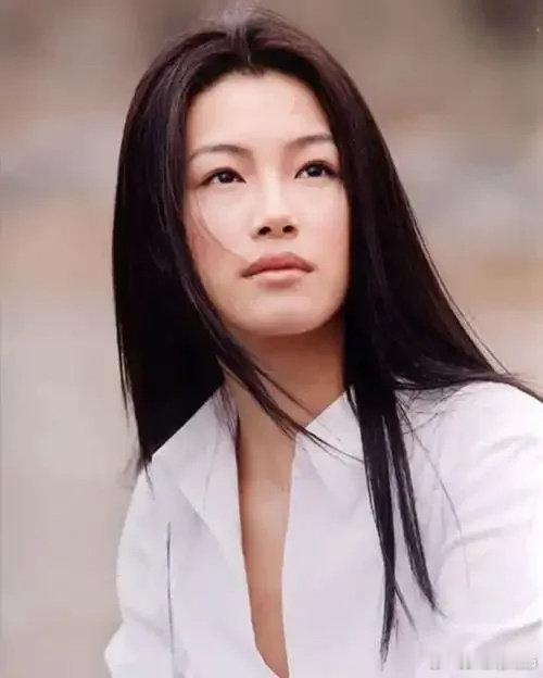 罗海琼于娜时隔多年重逢瞬间泪崩谁也没想到曾经风光亮眼的超模于娜，如今身形变化这么