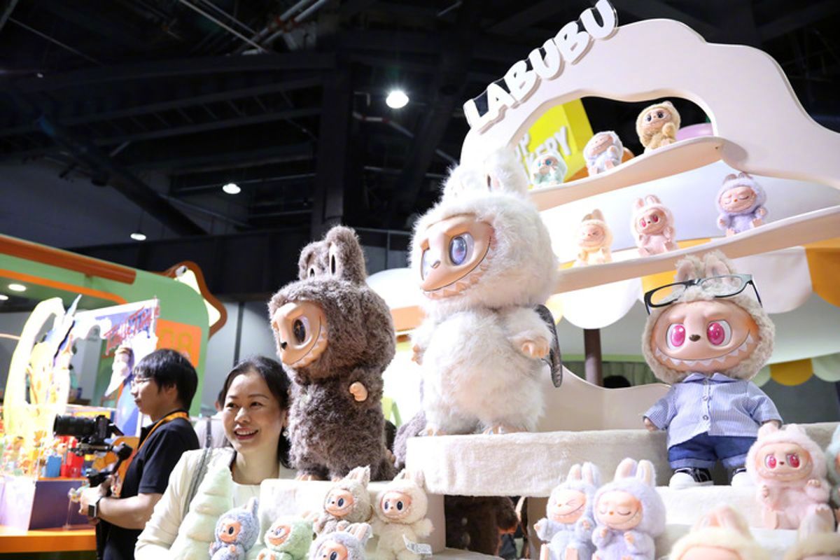 【#泡泡玛特宣布制作拉布布电影#】据路透社3月19日报道，拉布布(Labubu)