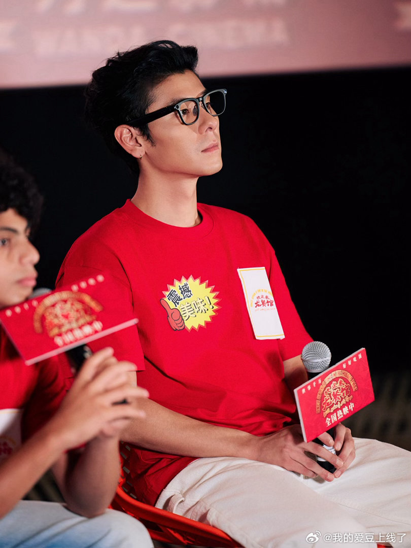 蒋奇明扛住了长镜头、很难不爱蒋奇明长镜头之下，最能看见演员的底色。蒋奇明摒弃表演