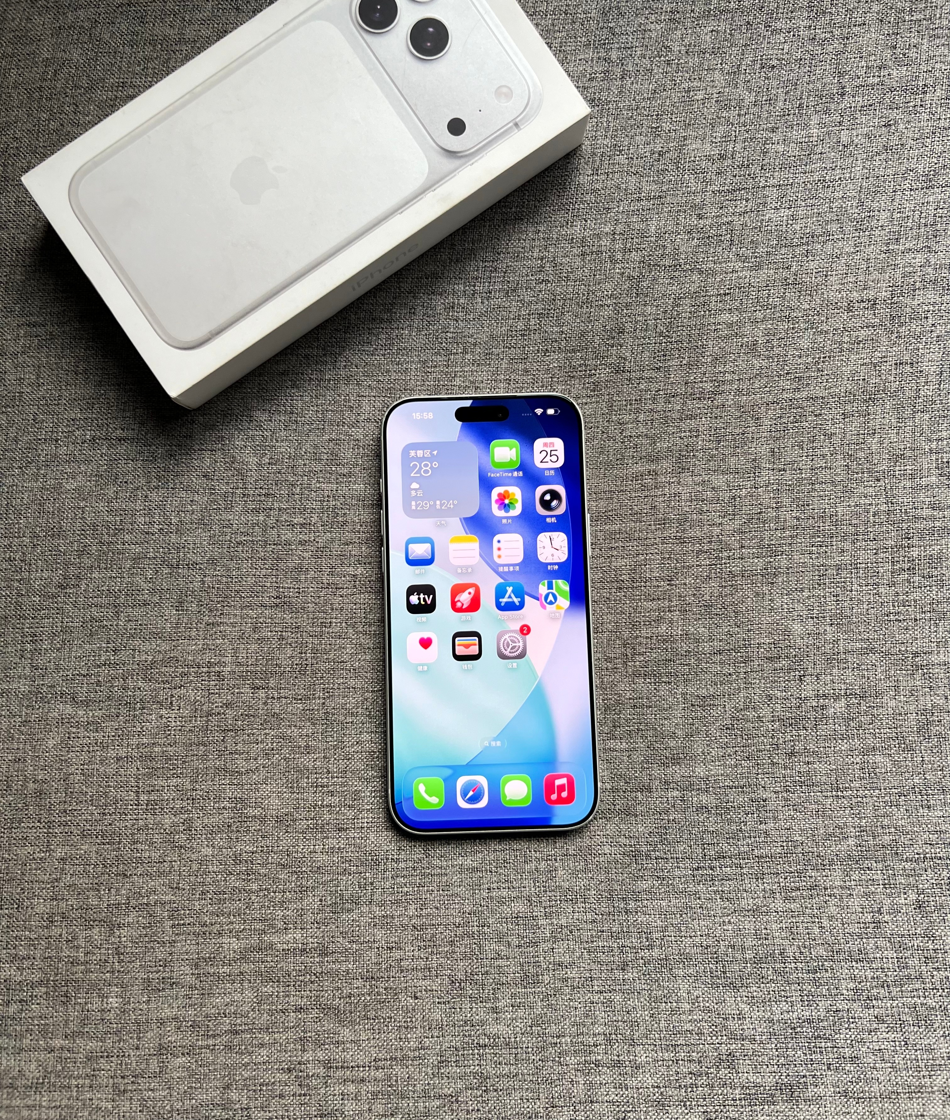 iPhone17 Pro Max 256G 白色，屏幕完美，中框磕碰，全套，🔋