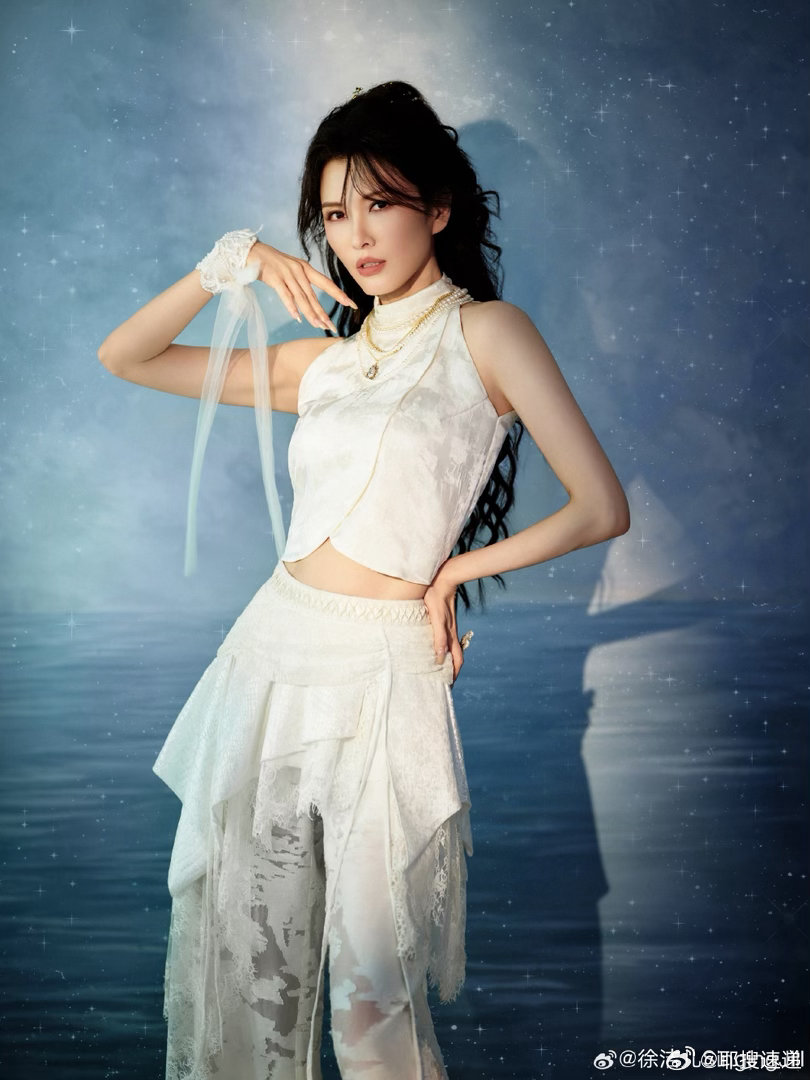 徐洁儿成团夜妆造徐洁儿乘风成团夜妆造成团夜镜头下徐洁儿妆造太能打，妆容细腻有光泽