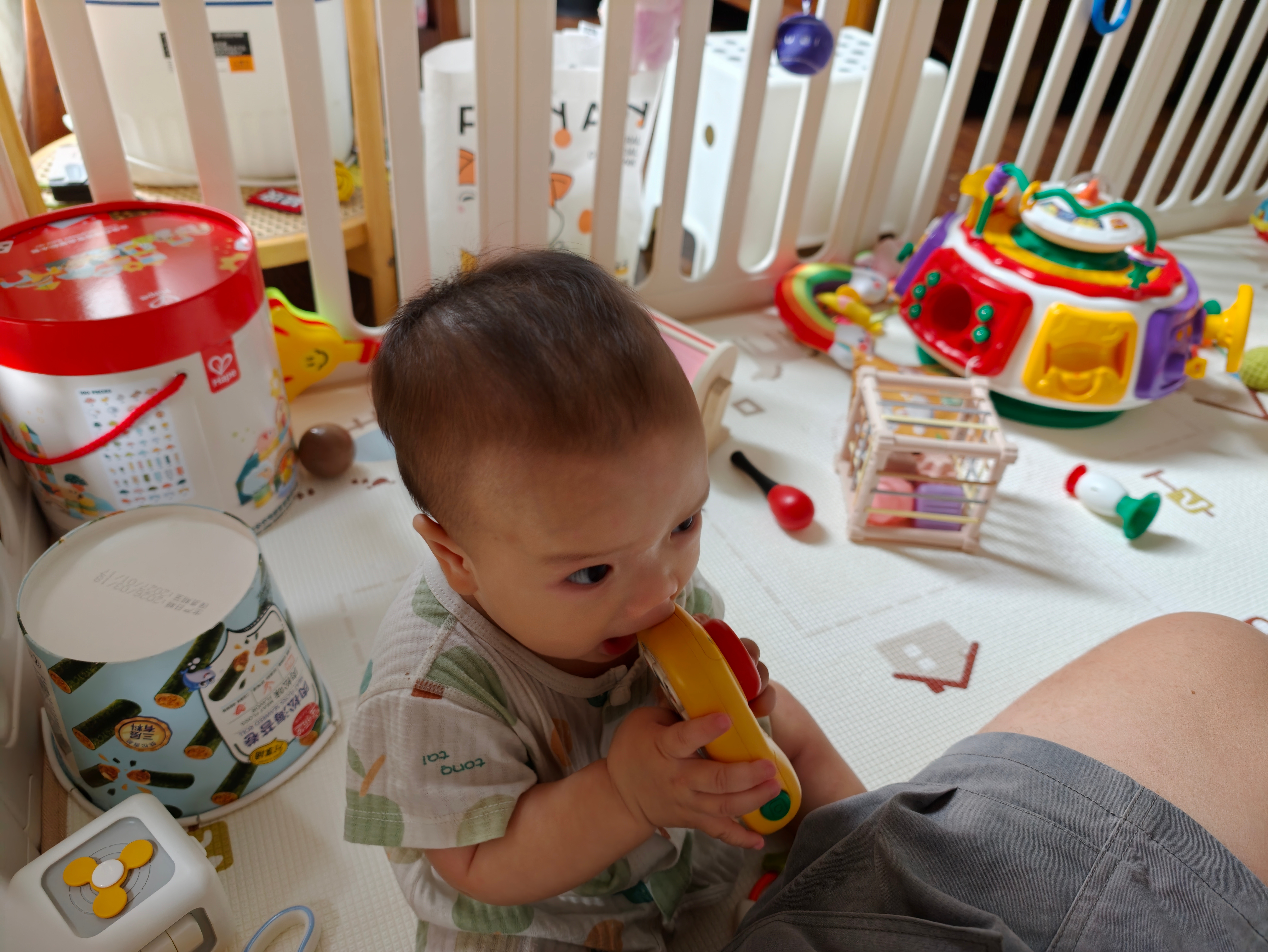 我早就起来陪我儿子玩了一小时的玩具了…