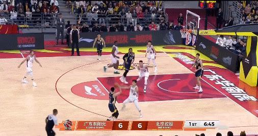 广东男篮vs北控男篮 胡明轩今天开场先得6分 