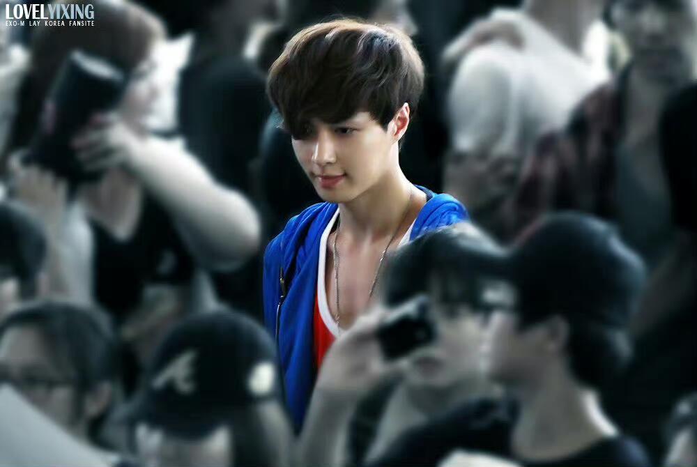 14年前的张艺兴 以Lay之名启航，携初心一路前行，2012年4月8日，张艺兴正