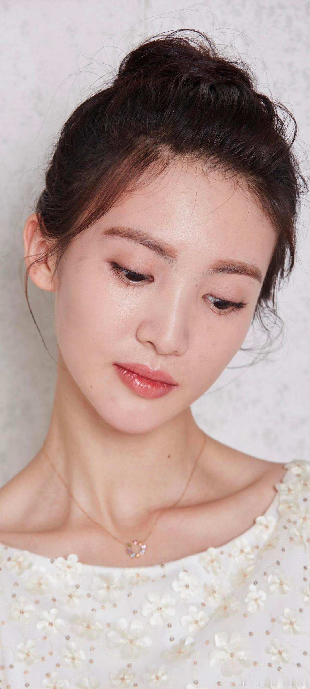 金晨早期出道的照片[舔屏][舔屏][爱慕][爱慕][爱慕]早期生图曝光 你觉得和