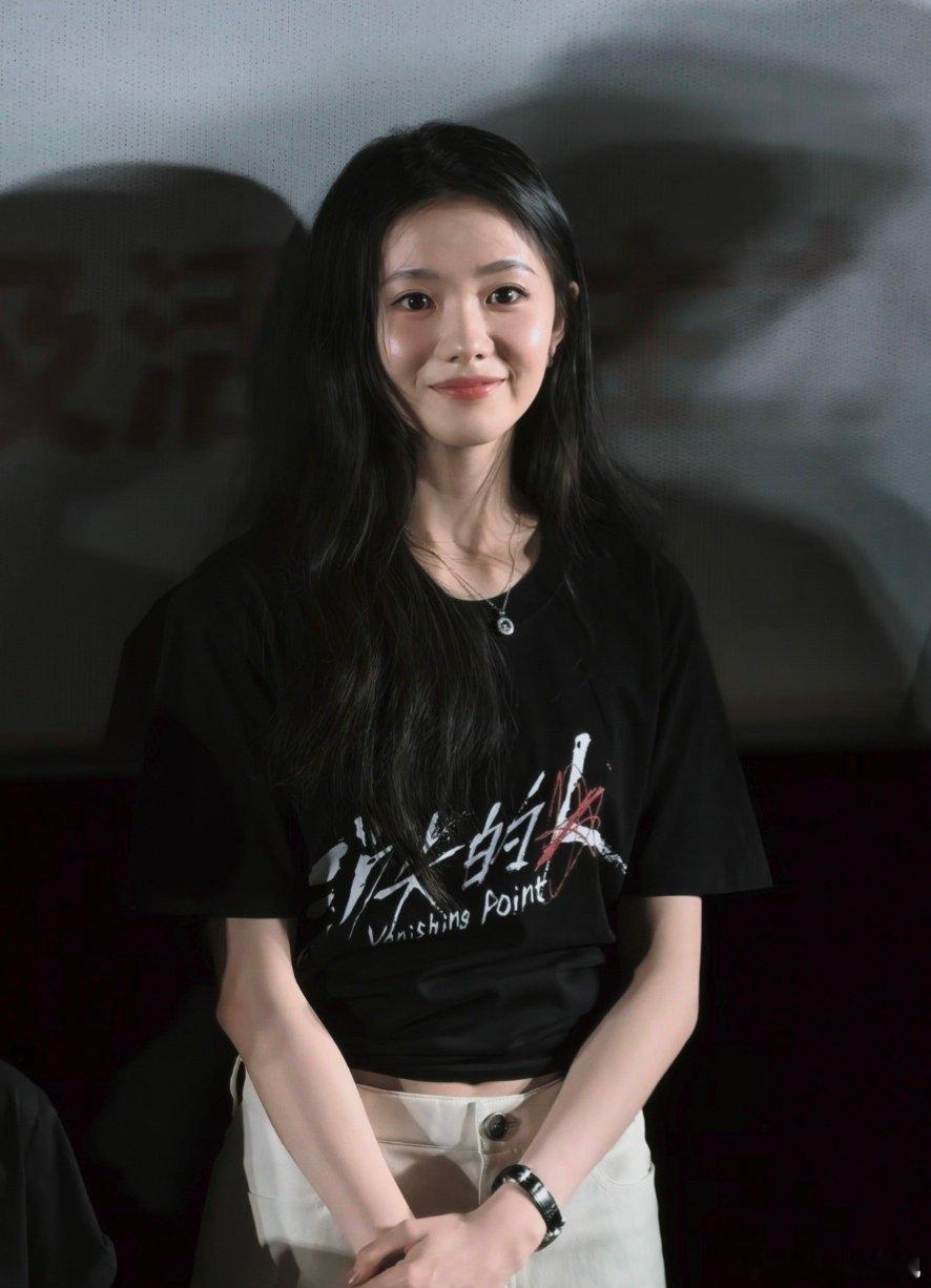 刘浩存毕雯珺跳心愿便利贴刘浩存毕雯珺跳了心愿便利贴 好可爱啊啊啊！咋这么萌 