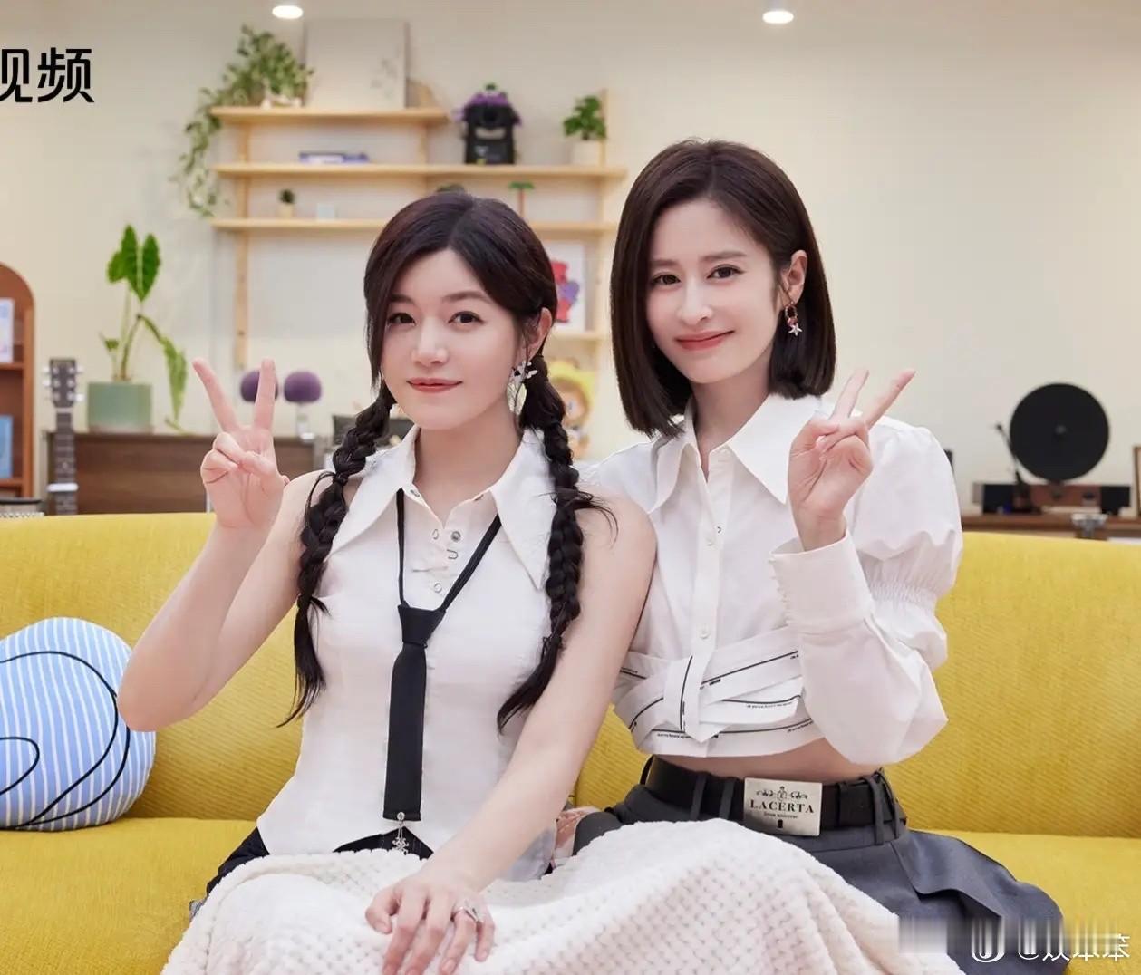 陈妍希其实有点舍近求远了
没有小海豚，有小月亮呀
之前她大方表示喜欢小海豚，可以