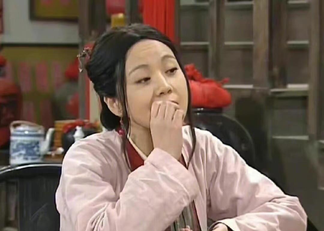 男医生做产检丈夫撞墙为何被群嘲哈哈哈我以为这得是十几年前的剧情，荒诞得像是刚通网