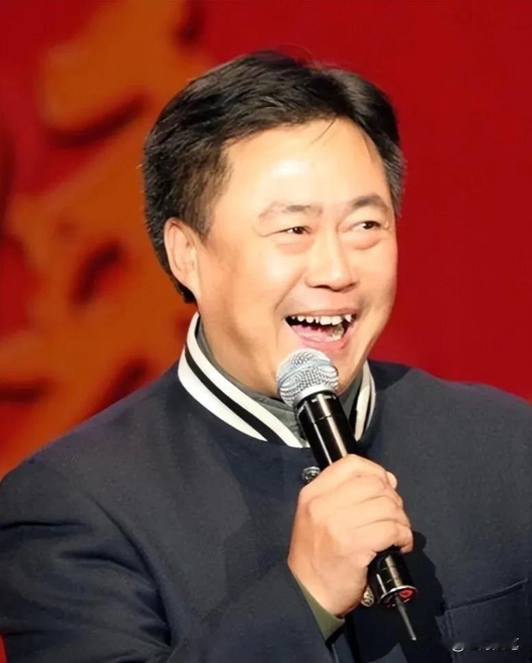 著名喜剧演员，相声演员，博林说：这么多年以来，好多观众朋友都希望我再收一个像洛桑