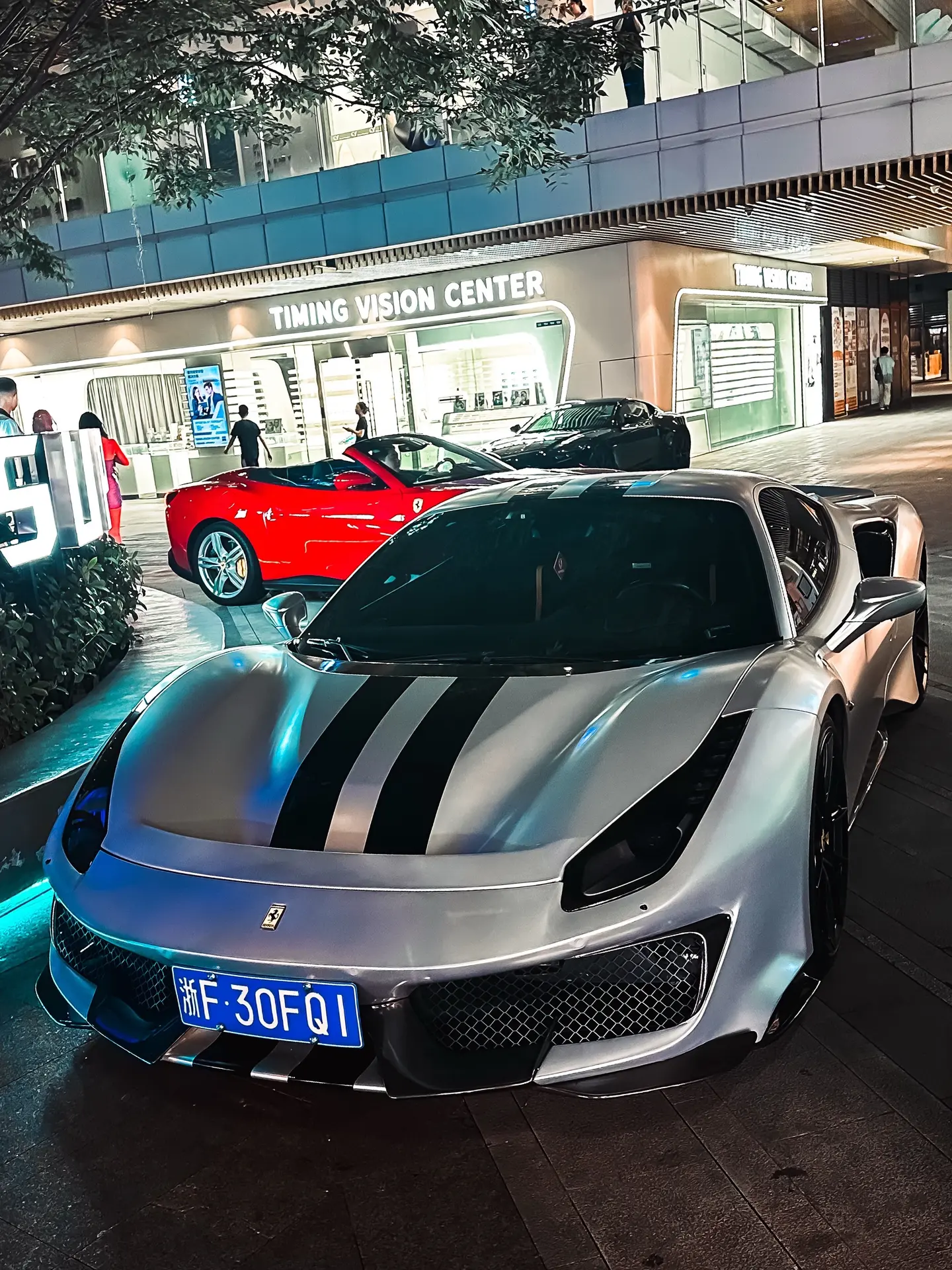 法拉利改488Pista Spider银色真的太帅了，这是多少男人的梦...