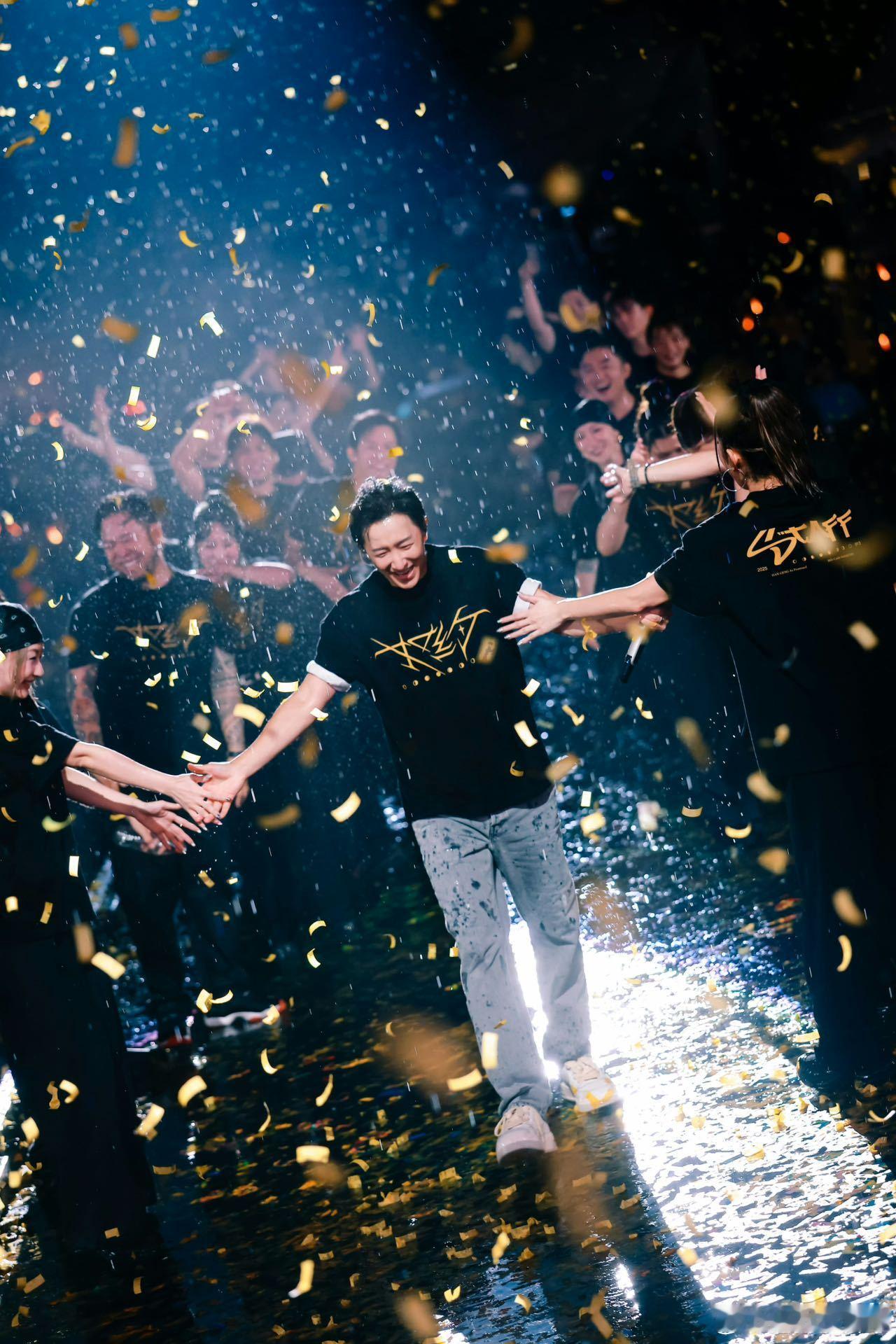 韩庚演唱会广州站嘉宾官宣筷子兄弟韩庚世界的角落巡演 韩庚真的太懂粉丝想要什么了吧