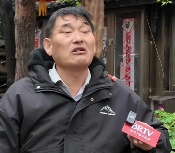 可以肯定的说，朱大衣的拥护者初中以下者、50岁以上者的半文盲具多，文凭较高的年轻