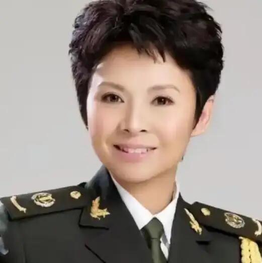 这两位都是曾经家喻户晓的歌星，你觉得单看演唱水平，哪一位的演唱技术跟宋祖英差不多